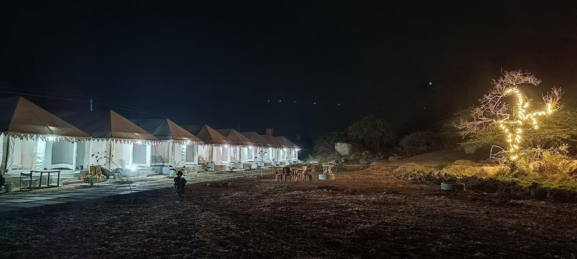Murali Guesthouse האמפי מראה חיצוני תמונה