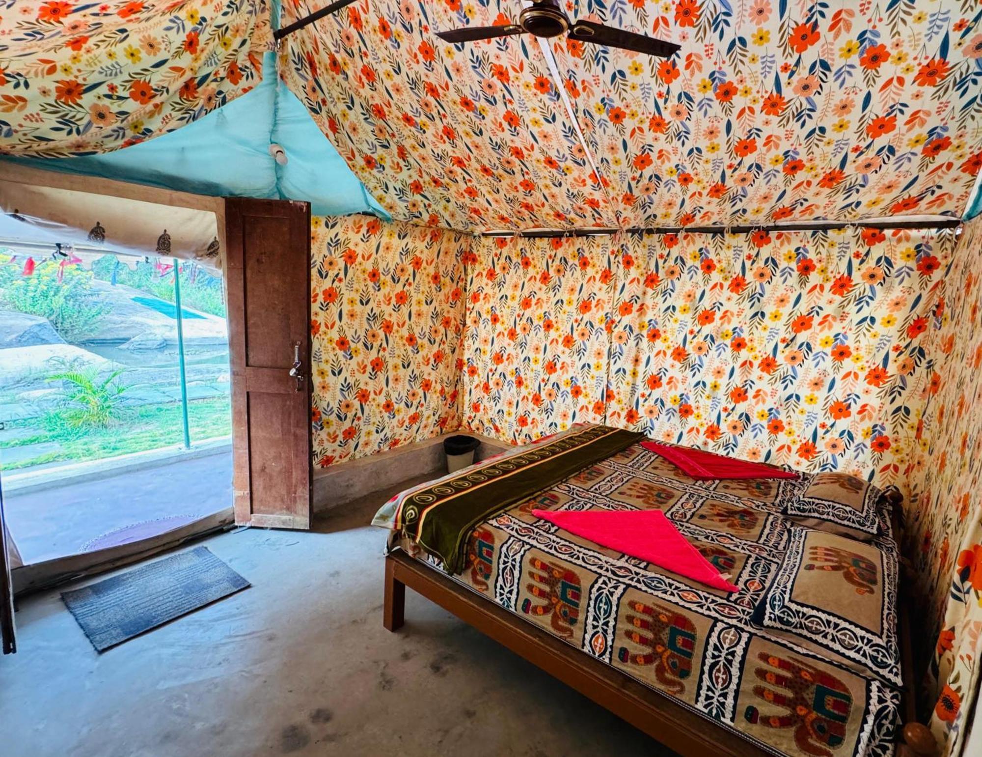 Murali Guesthouse האמפי מראה חיצוני תמונה